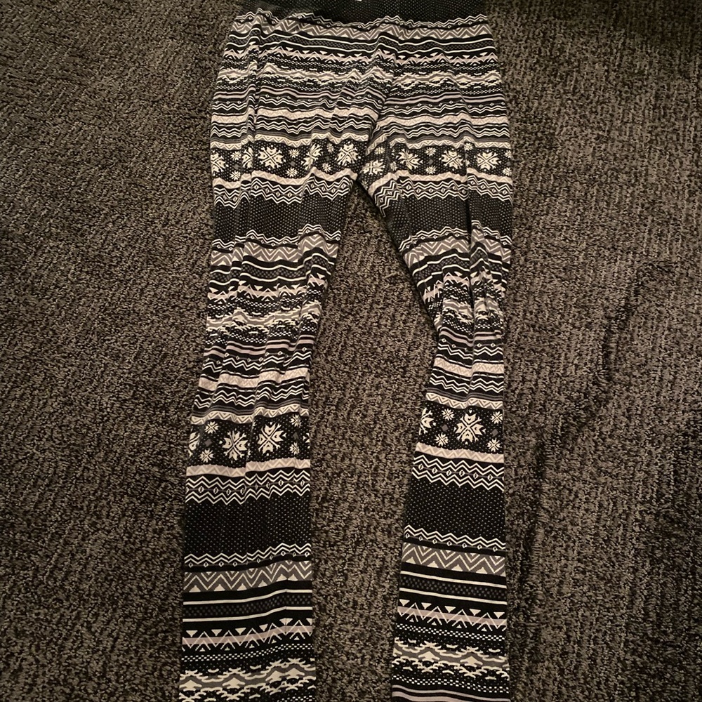 Black and white patterned leggings
